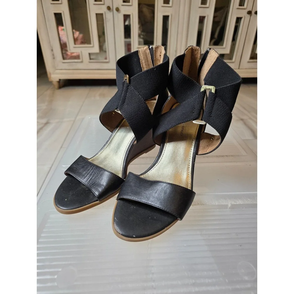 Tommy Hilfiger Black Leather Wedge Sandals Gold Footbed Elastic Straps Size 6.5M